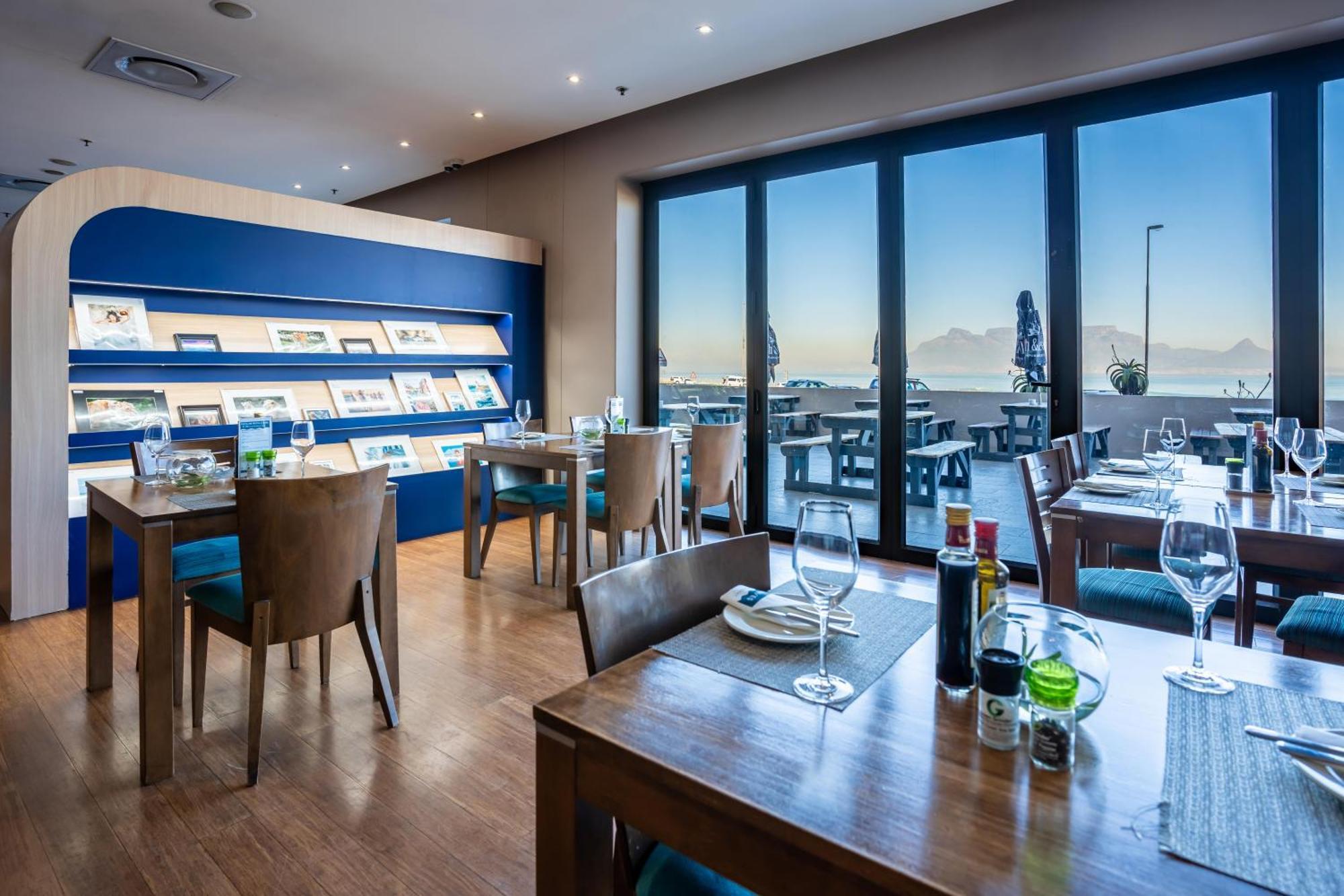 Blaauwberg Beach Hotel Bloubergstrand Eksteriør billede