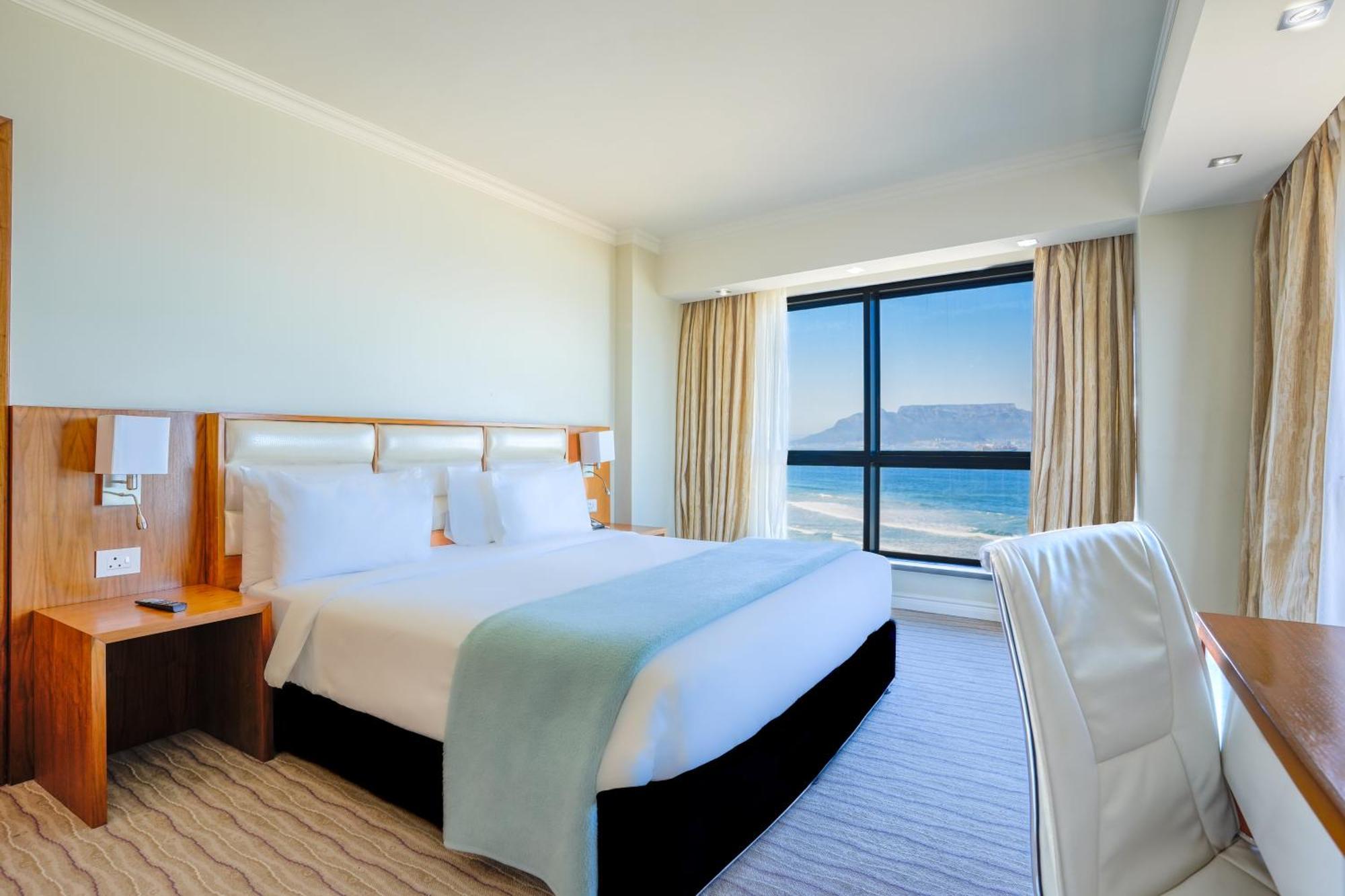 Blaauwberg Beach Hotel Bloubergstrand Eksteriør billede