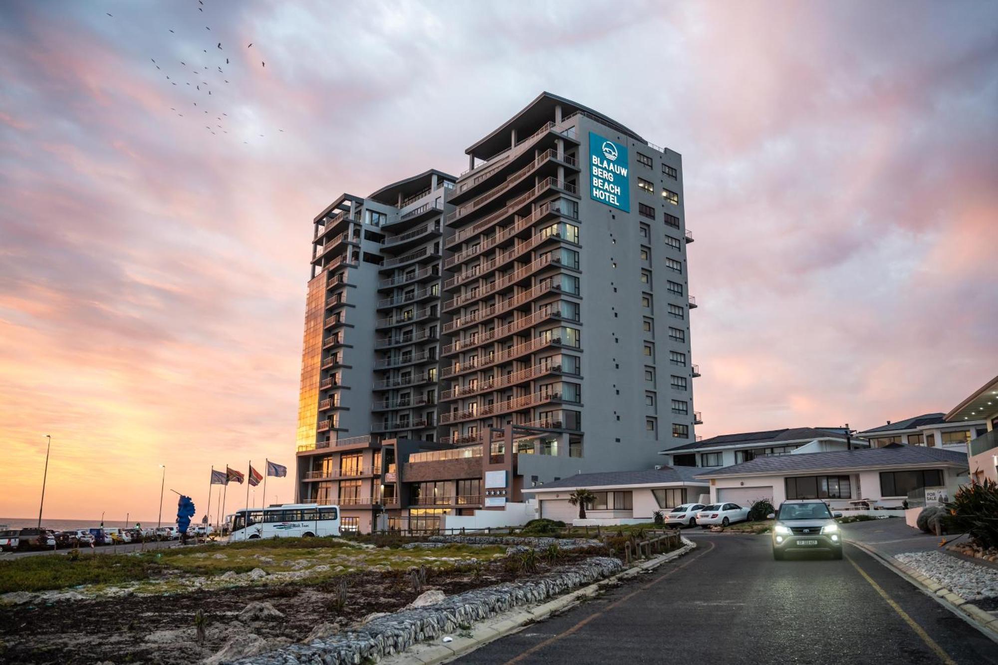 Blaauwberg Beach Hotel Bloubergstrand Eksteriør billede