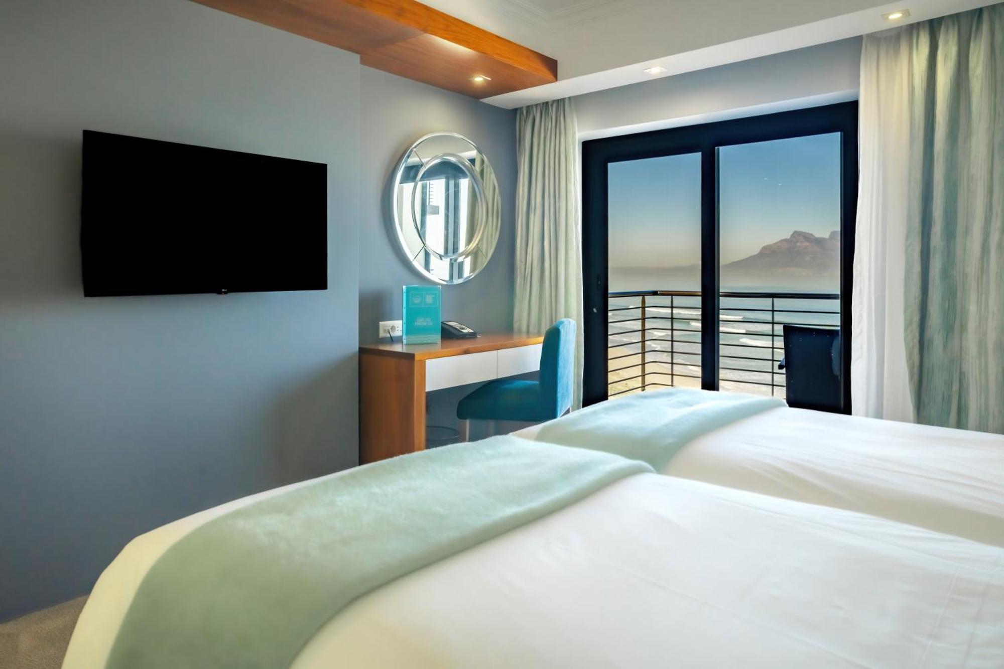 Blaauwberg Beach Hotel Bloubergstrand Eksteriør billede