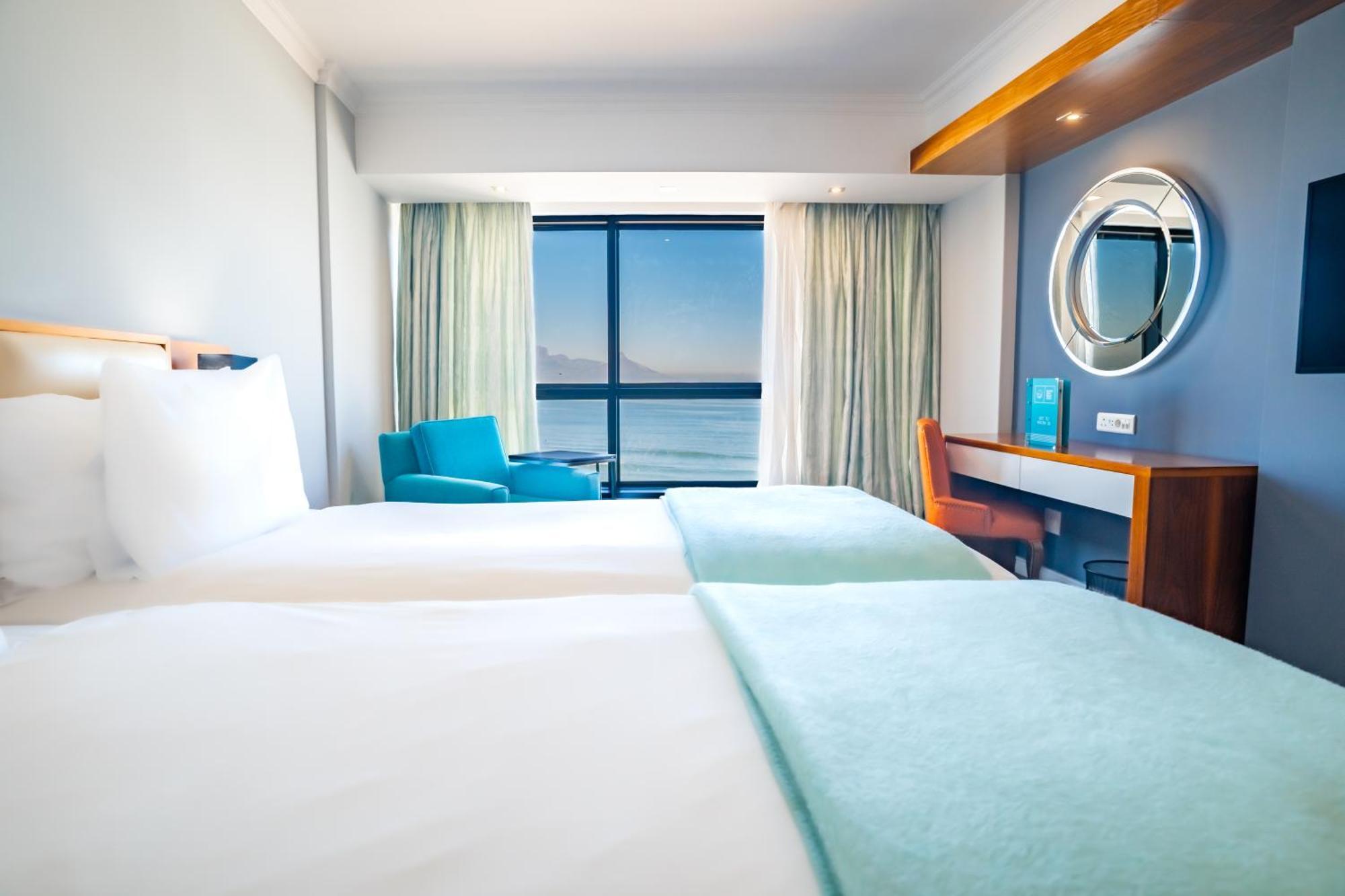 Blaauwberg Beach Hotel Bloubergstrand Eksteriør billede