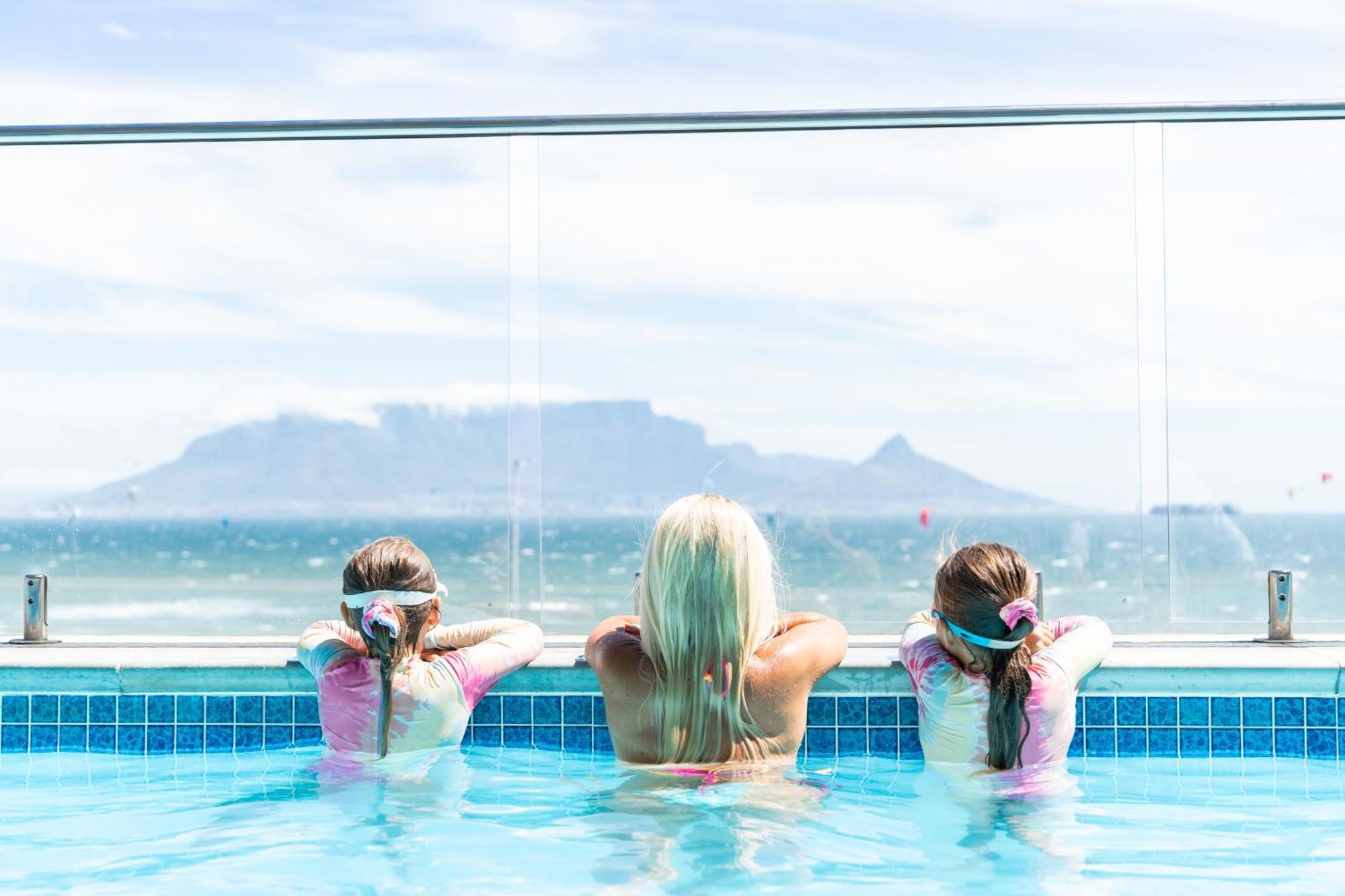 Blaauwberg Beach Hotel Bloubergstrand Eksteriør billede