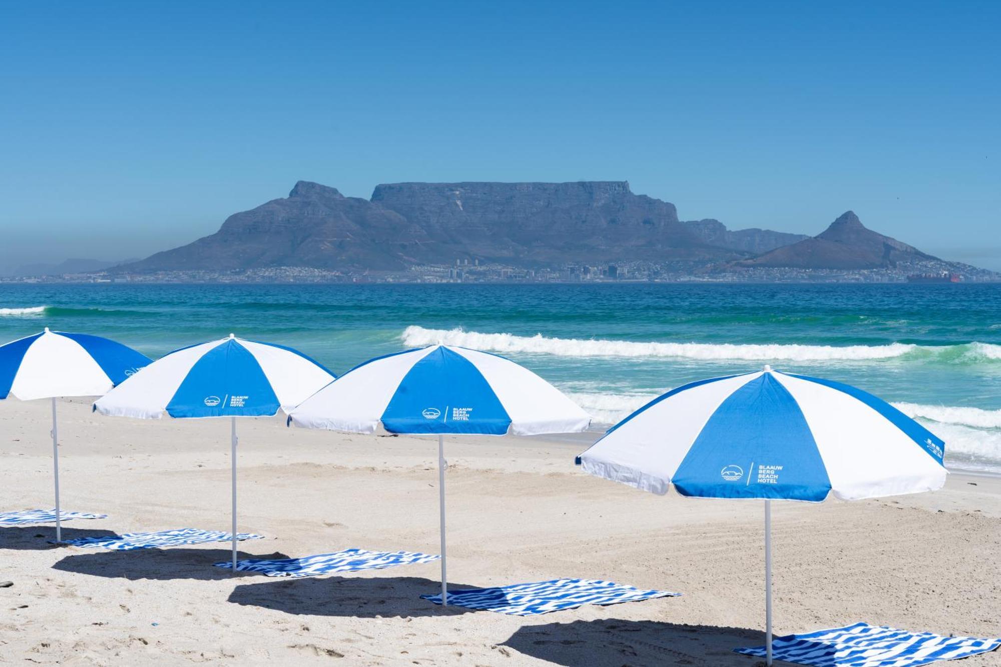 Blaauwberg Beach Hotel Bloubergstrand Eksteriør billede